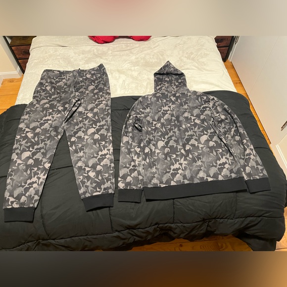 BALLY Unisex Gray Camouflage Hoodie and Jogger Set Sz: XL M / XXL W Orig.$460 - Picture 2 of 14
